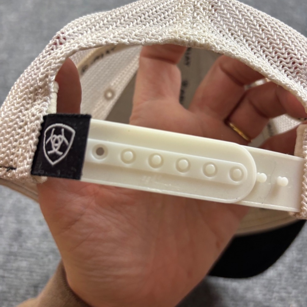 ARIAT Youth Flag Logo Mesh Snap Back Cap - Picture 4 of 7